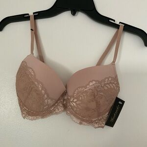 New Frederick’s of Hollywood bra